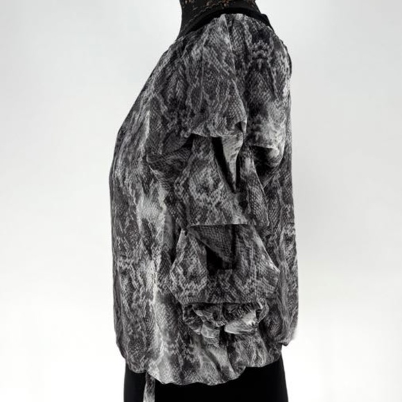 NWT Vince Camuto snake print ruffle sleeve blouse - Picture 3 of 12